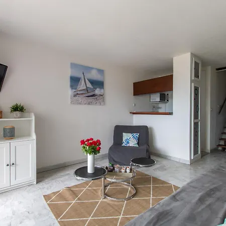 Spacieux Cabine-parking Gratuit-clim-proche Centre & Mer-vue Port Lgm דירה *